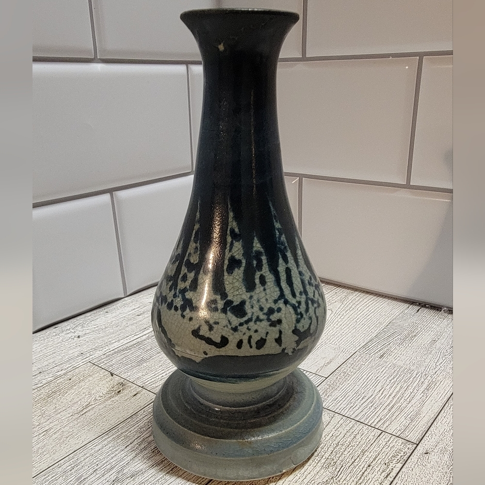 Beautiful Ceramic vase. DK.Blue/Ltd. Blue by Savage
